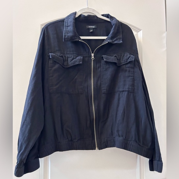 torrid Jackets & Blazers - ToRRID Dual Fold Zip Front Cropped Jacket. Cargo. Lightweight. Size 3. Utility